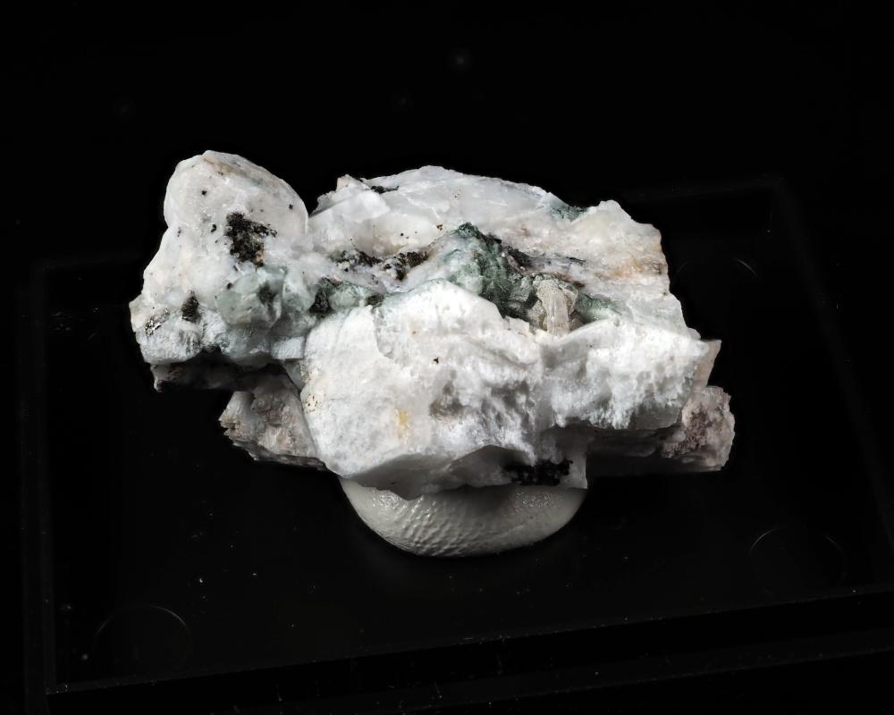 Sphaerobertrandite